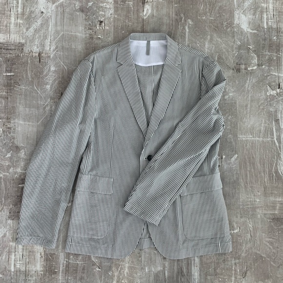 Hugo Boss pinstripe lightweight blazer. - Picture 4 of 6